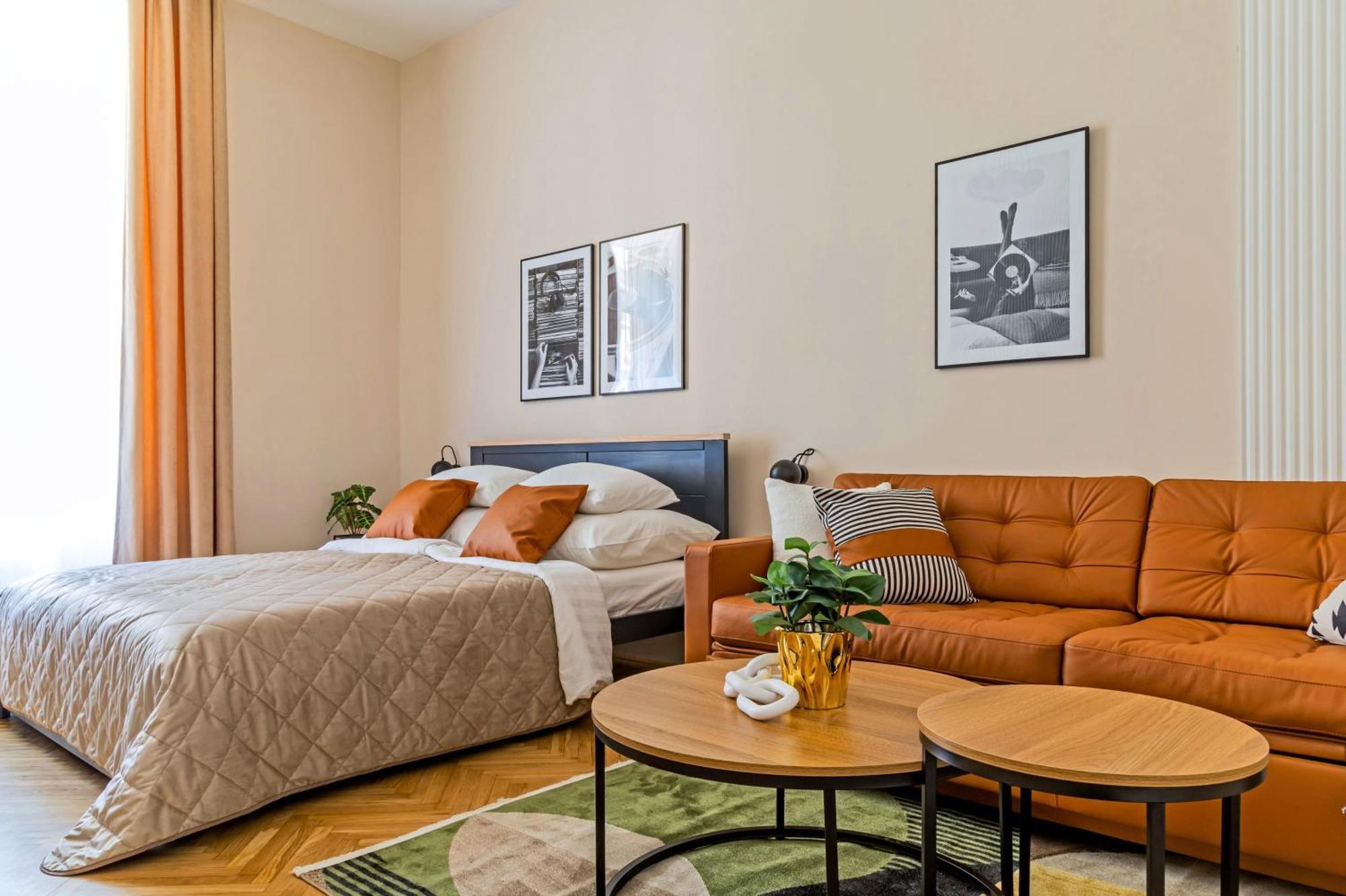 Apartment Black And White - Find Your Rhythm Budapest